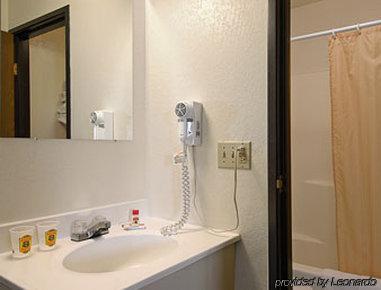 スーパー 8 バイ ウインダム Cos ハイウェイ 24 イースト Pafb エリア Cimarron Hills 部屋 写真